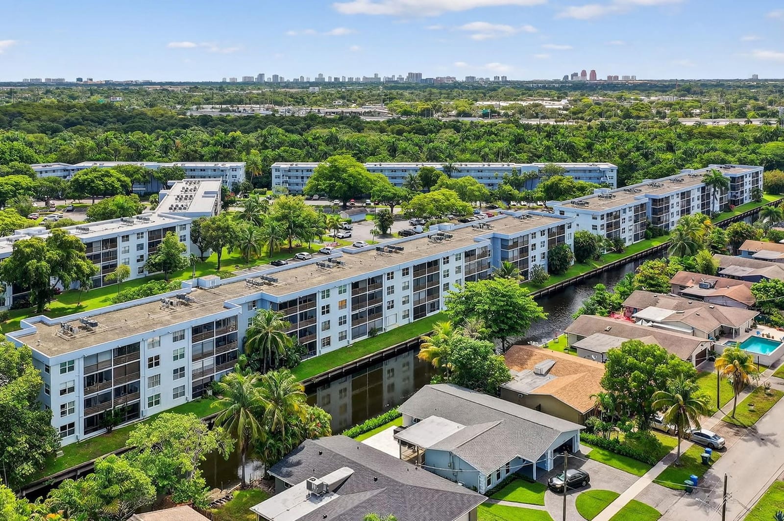 110 Royal Park Drive 2C, Oakland Park, FL 33309