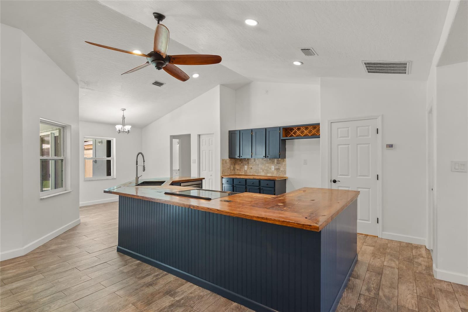 431 Azine Terrace — photo 8