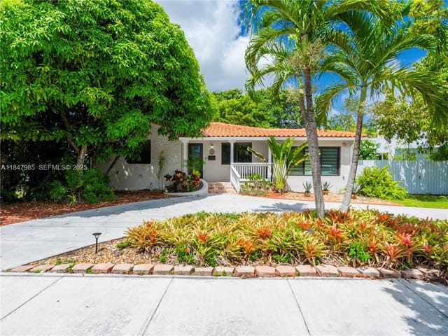 32 Hammond Drive, sold in Rev Pl Of Country Club Es, Miami Springs, FL