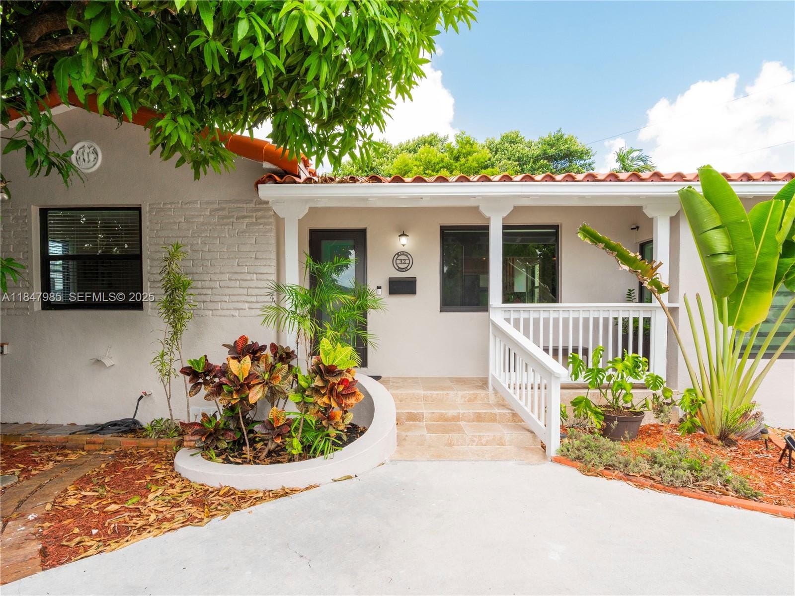 32 Hammond Drive, Miami Springs, FL 33166 photo 2