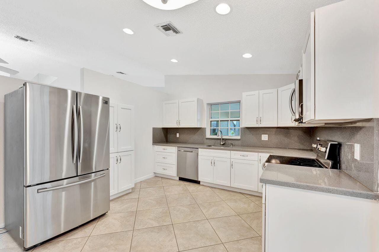 5395 Pine Circle — photo 11