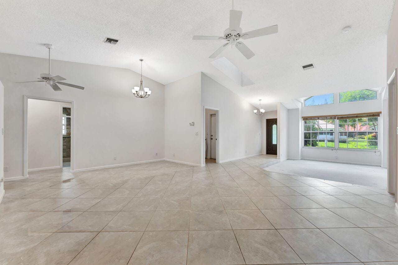 5395 Pine Circle — photo 4