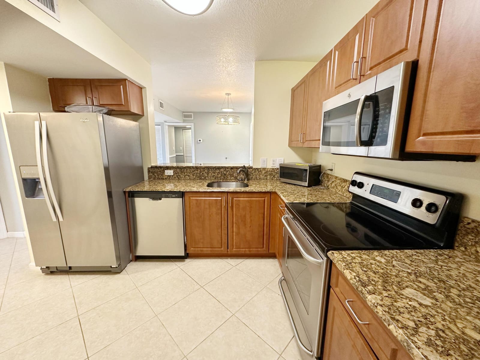 529 E Sheridan Street 2011 — photo 5