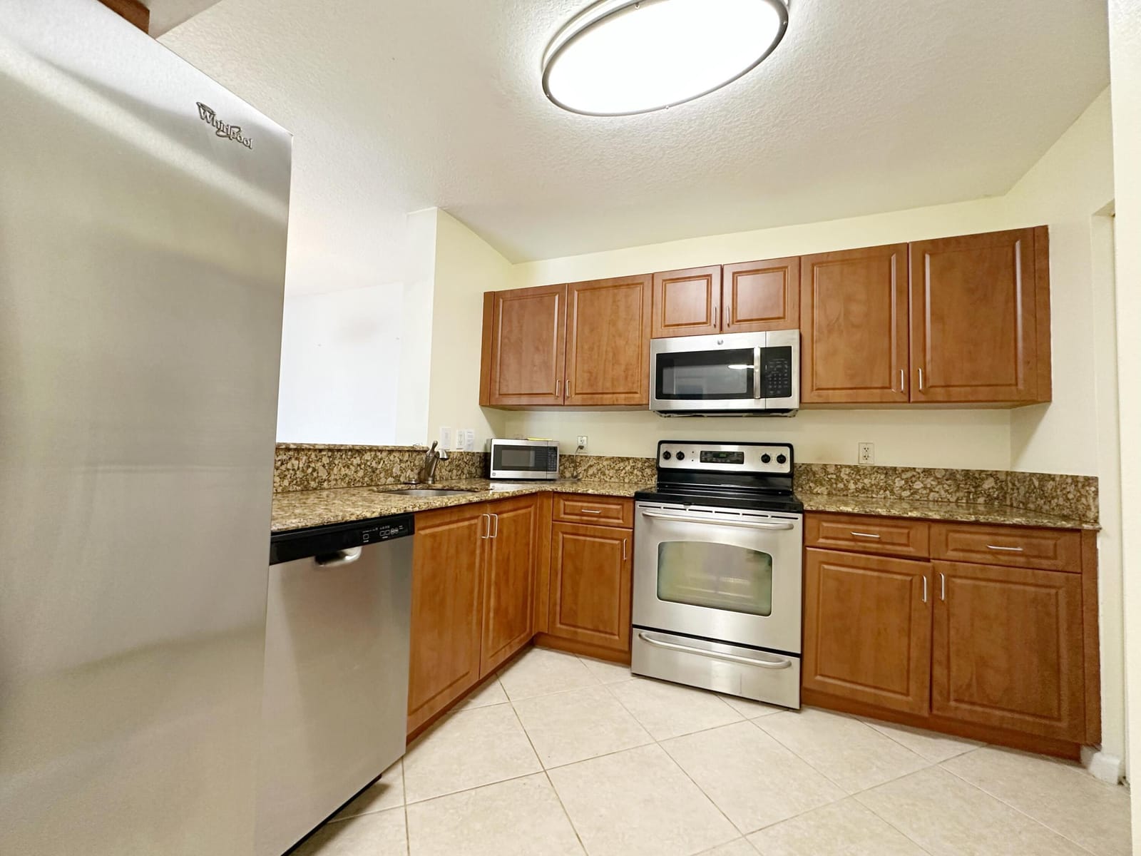 529 E Sheridan Street 2011 — photo 7