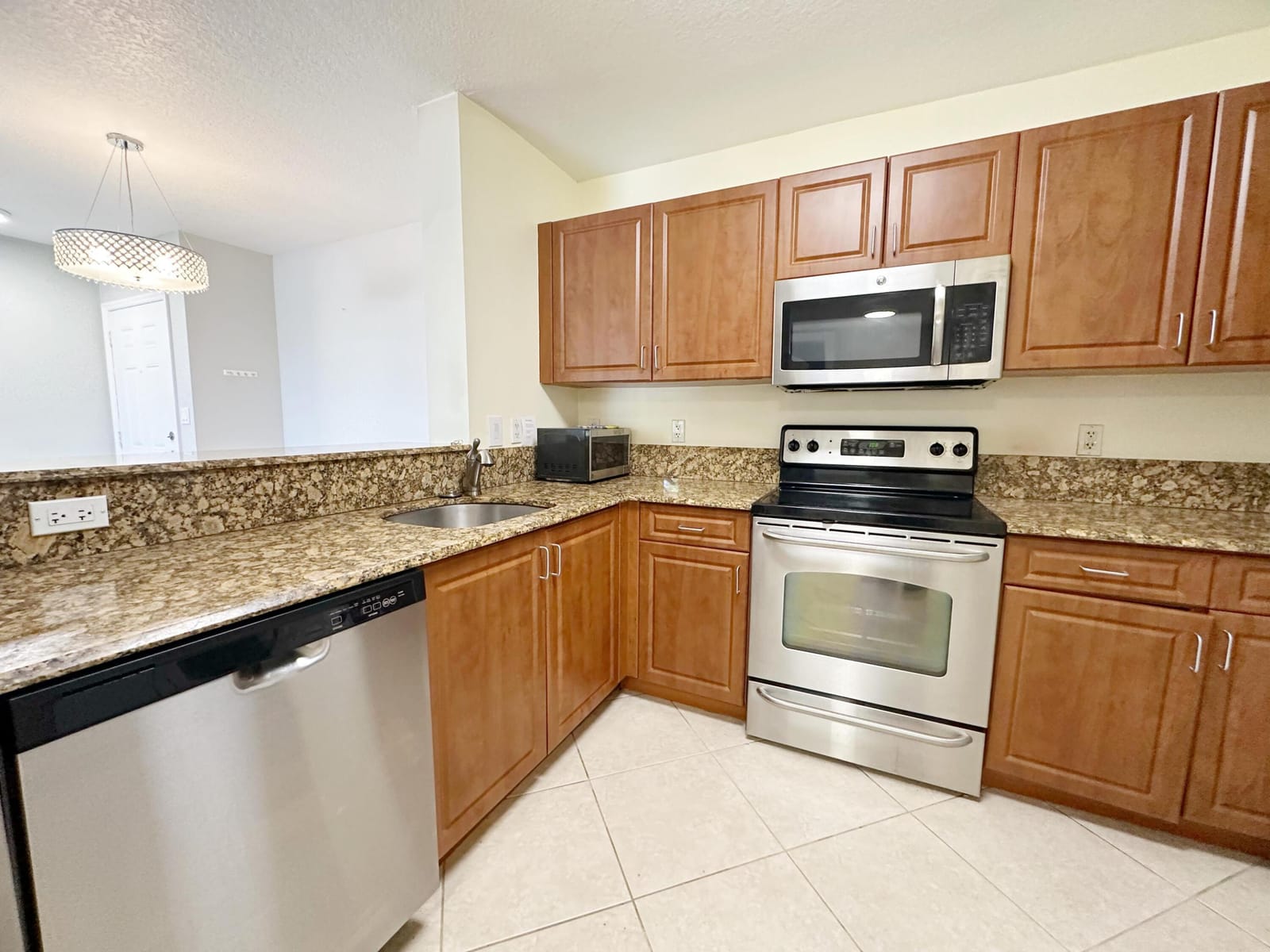 529 E Sheridan Street 2011 — photo 9