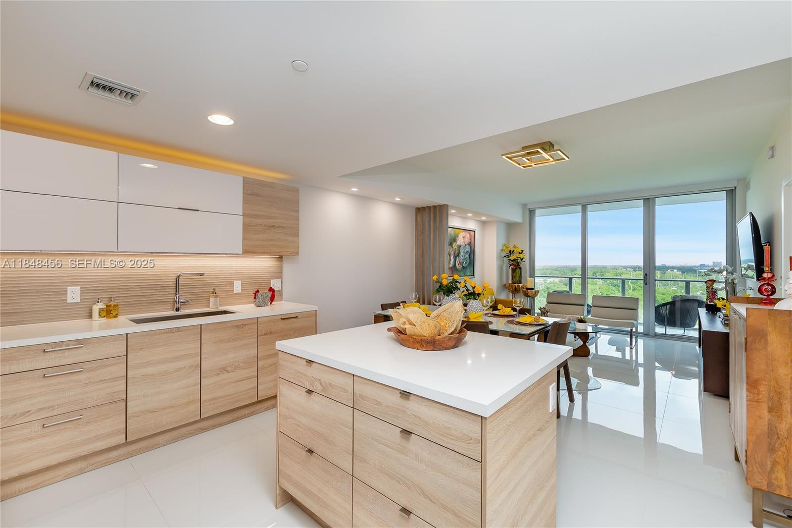 16385 Biscayne Boulevard 1503 +2Parking, North Miami Beach, FL 33160, North Miami Beach
