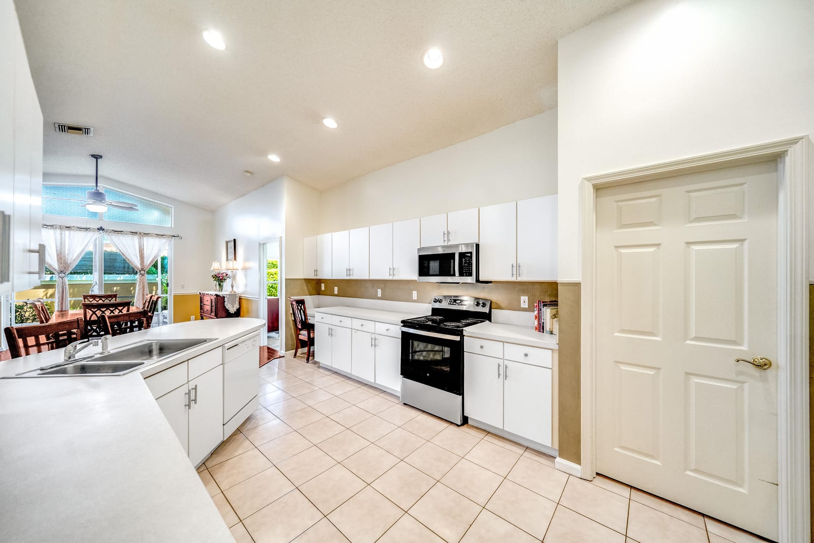 8056 Palm Gate Drive — photo 8