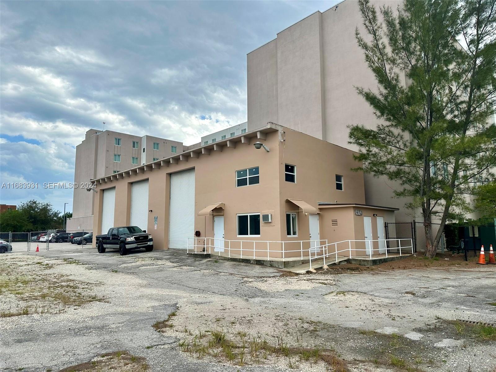 2599 NW 37th Avenue, Miami, FL 33142