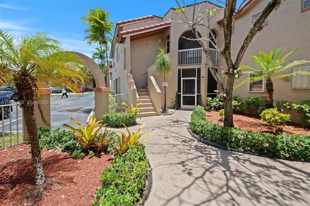 365 SW 86th Avenue 103, sold in Windmill Lakes, Pembroke Pines, FL