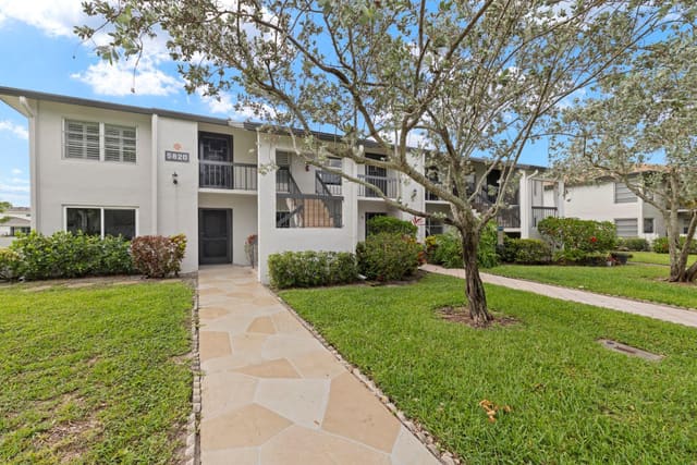 5820 Sugar Palm Court E, Delray Beach, FL 33484