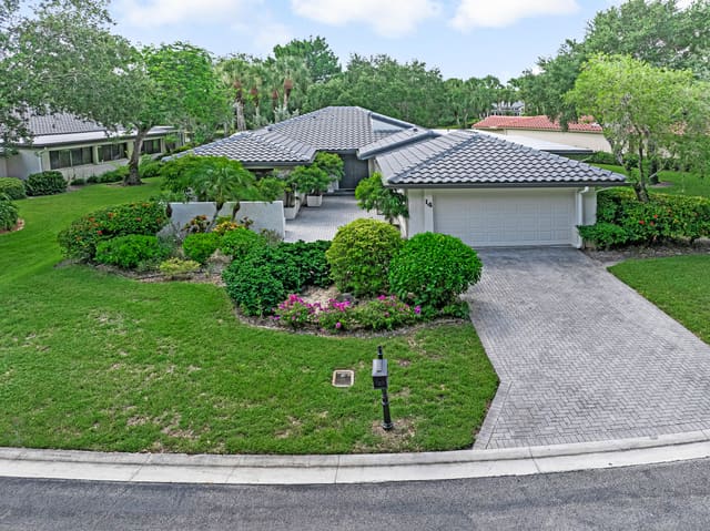 14 Bristol Circle, Boynton Beach, FL 33436