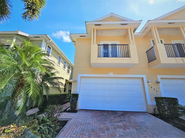 1825 Bridgepointe Circle 15, sold in Bridgepointe Subdivision, Vero Beach, FL