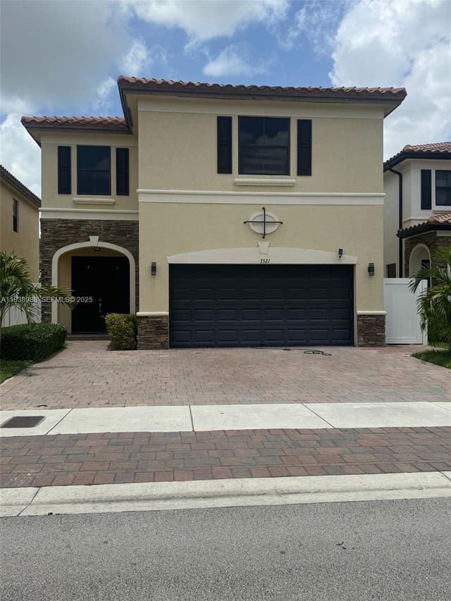 3521 W 86th Terrace, Hialeah, FL 33018