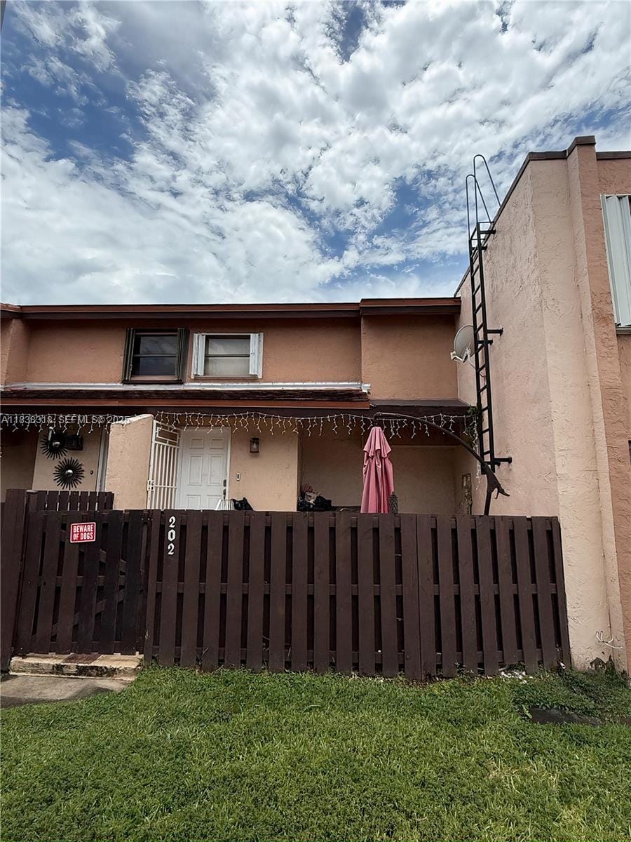 575 W Park Drive 202, Miami, FL 33172