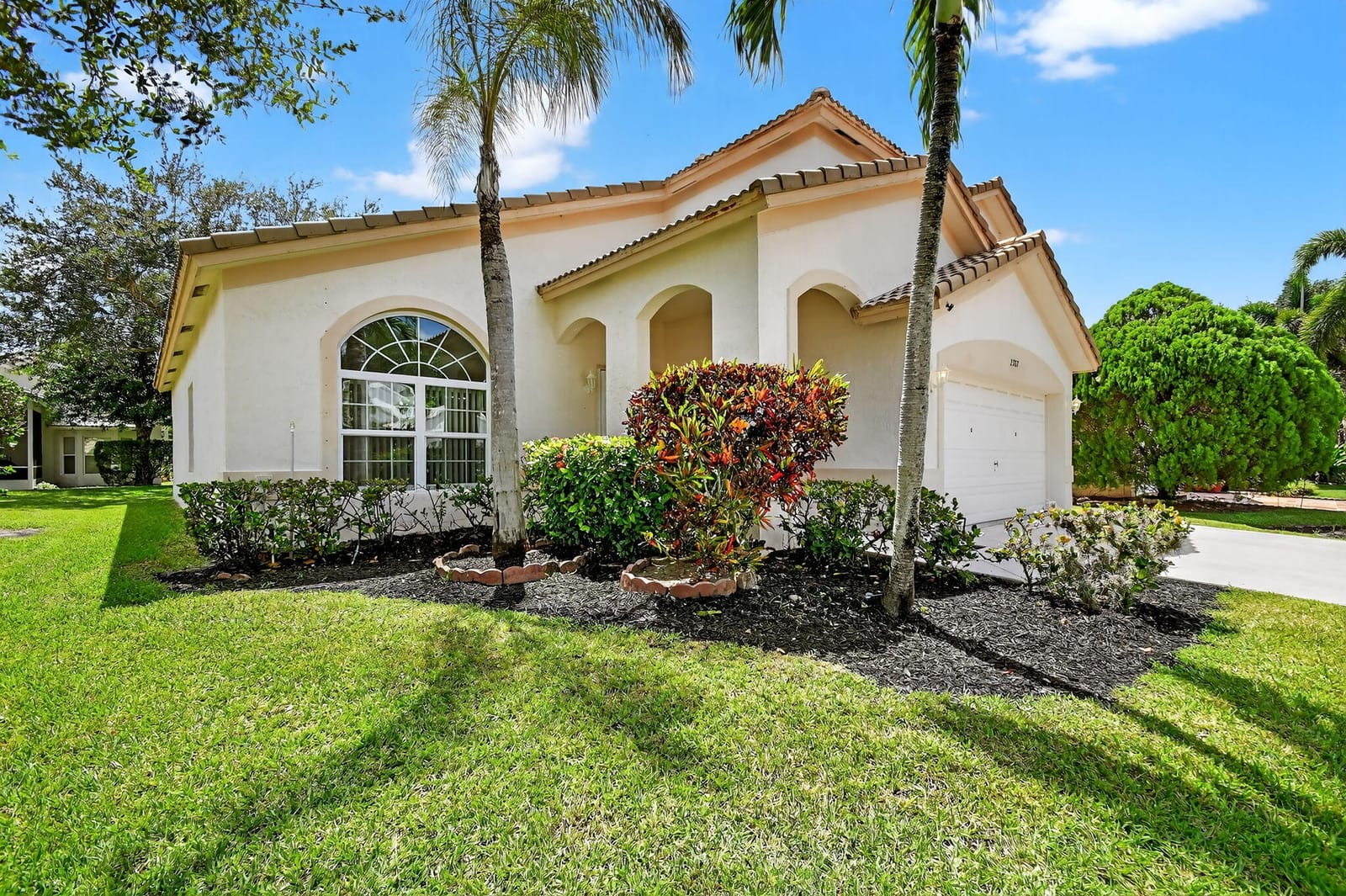 2707 Pointe Circle, Greenacres, FL 33413