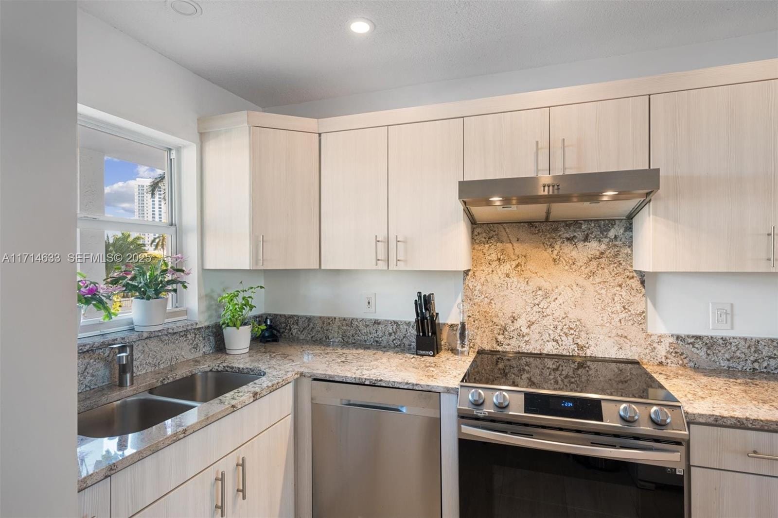 511 Bayshore Drive 304, Fort Lauderdale, FL 33304 photo 10