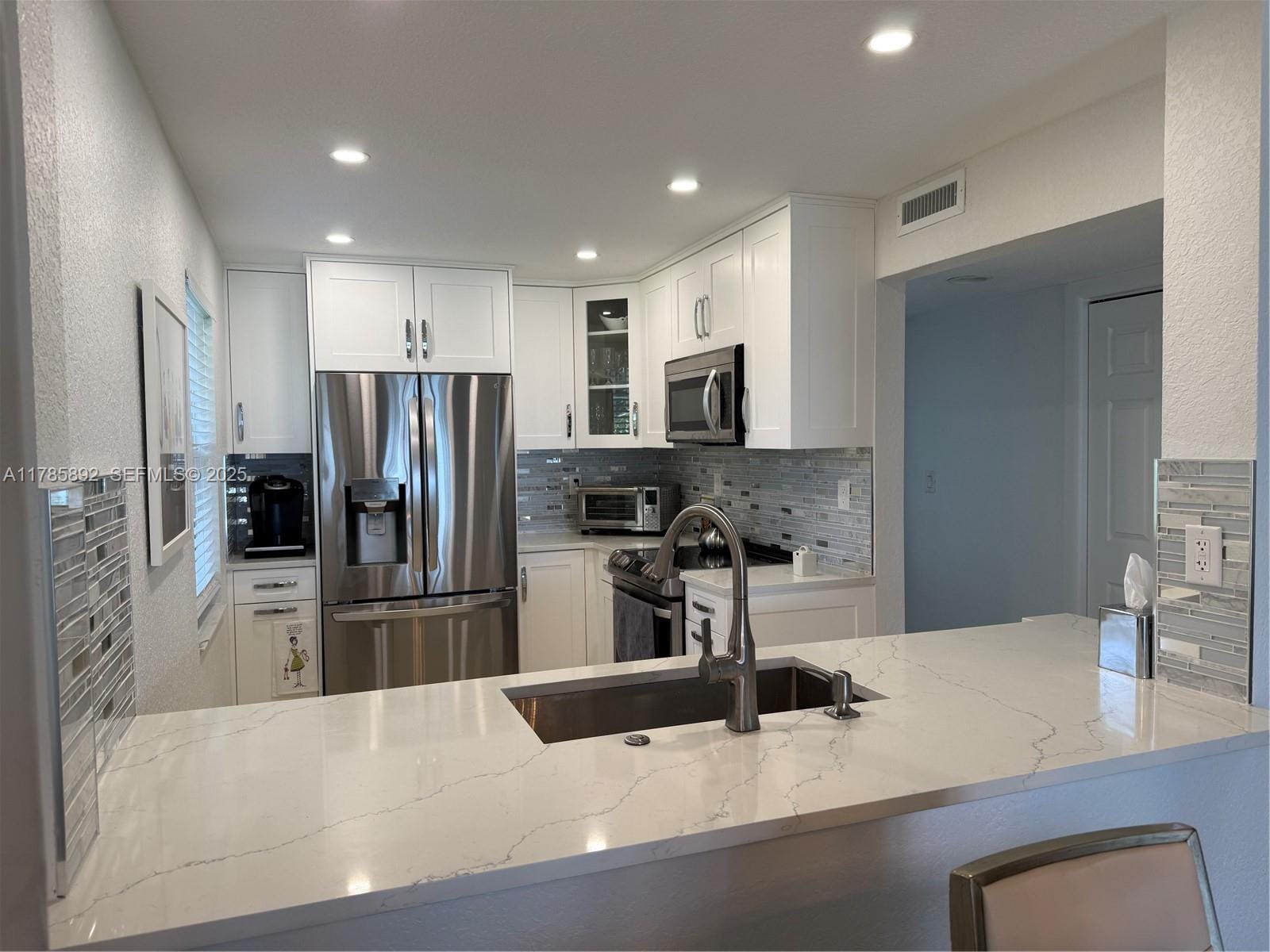 1069 Hillsboro Mile 308 — photo 3
