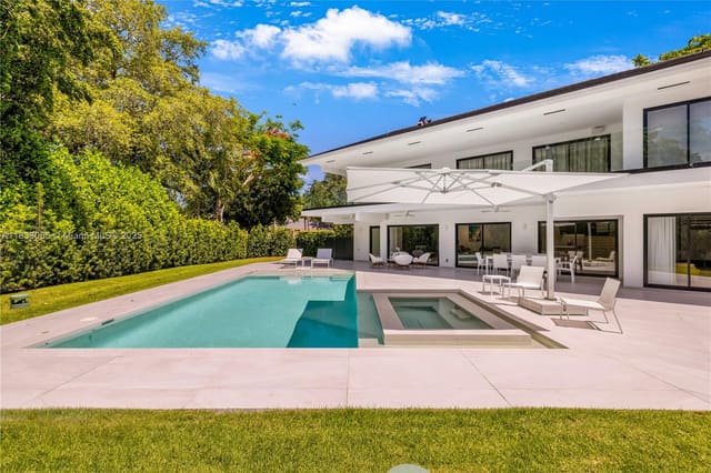 7180 E Lago Drive, Coral Gables, FL 33143