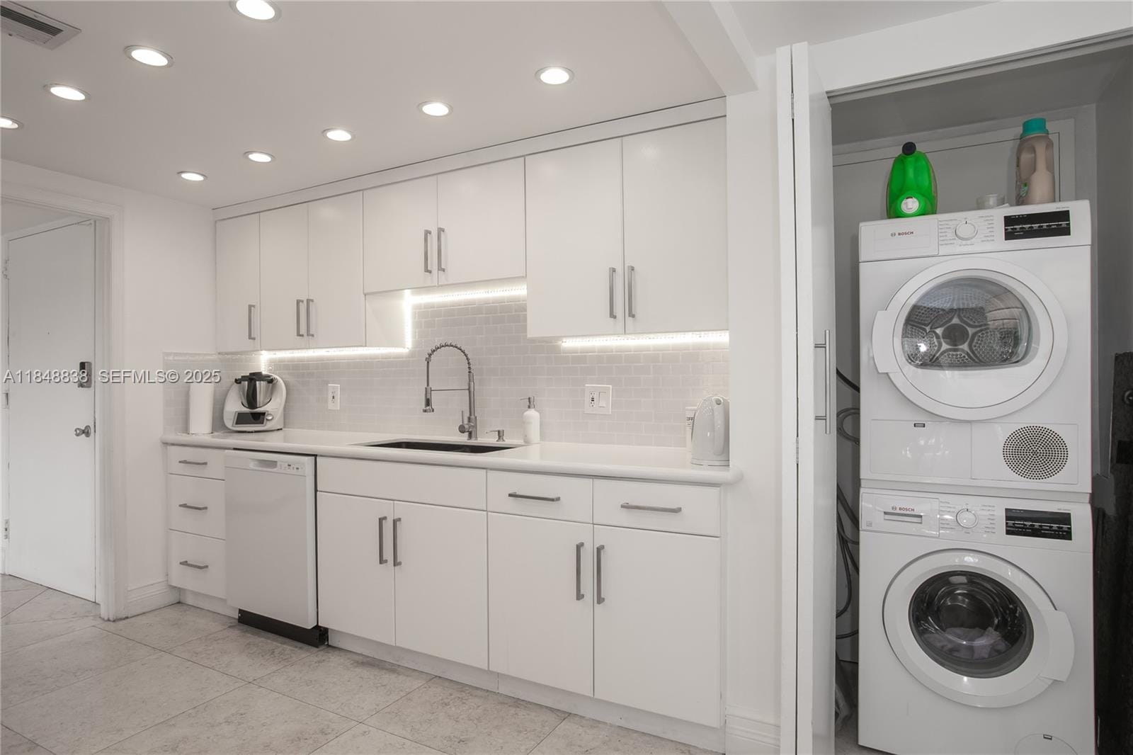 1800 NE 114th Street 511, Miami, FL 33181 photo 9