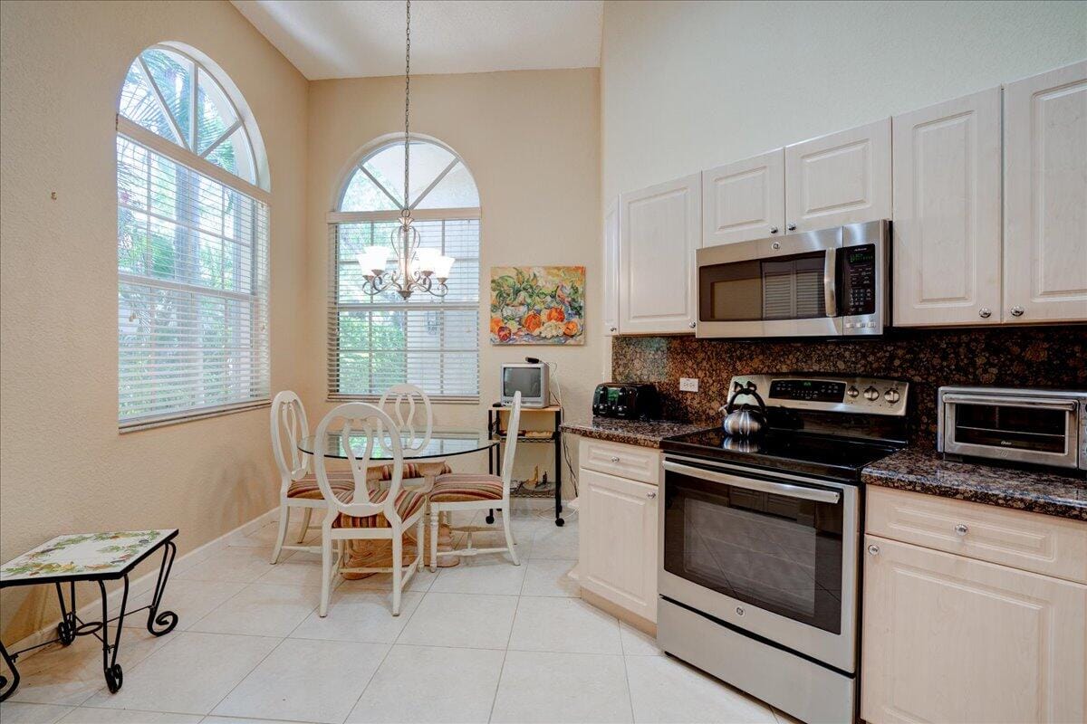 4701 Carlton Golf Drive, Lake Worth, FL 33449 photo 15