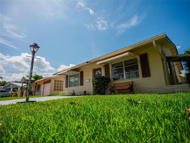 2918 NW 46th Street, Tamarac, FL 33309