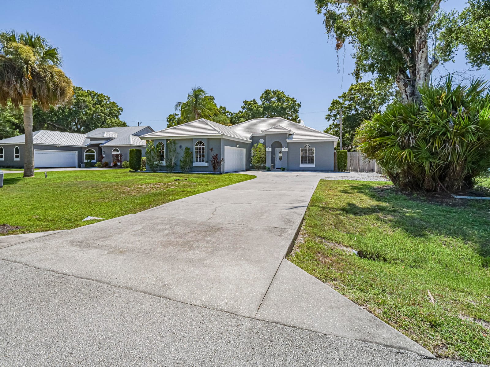 2565 44th Avenue, Vero Beach, FL 32966 photo 2