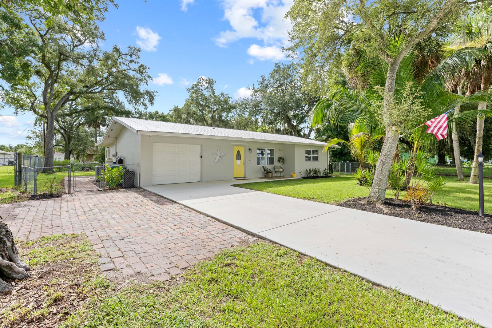 5302 Bowling Green Drive — photo 1