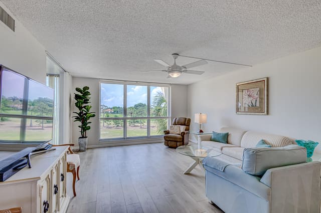 5390 Woodland Lakes Drive 305, sold in Woodland Lakes, Palm Beach Gardens, FL