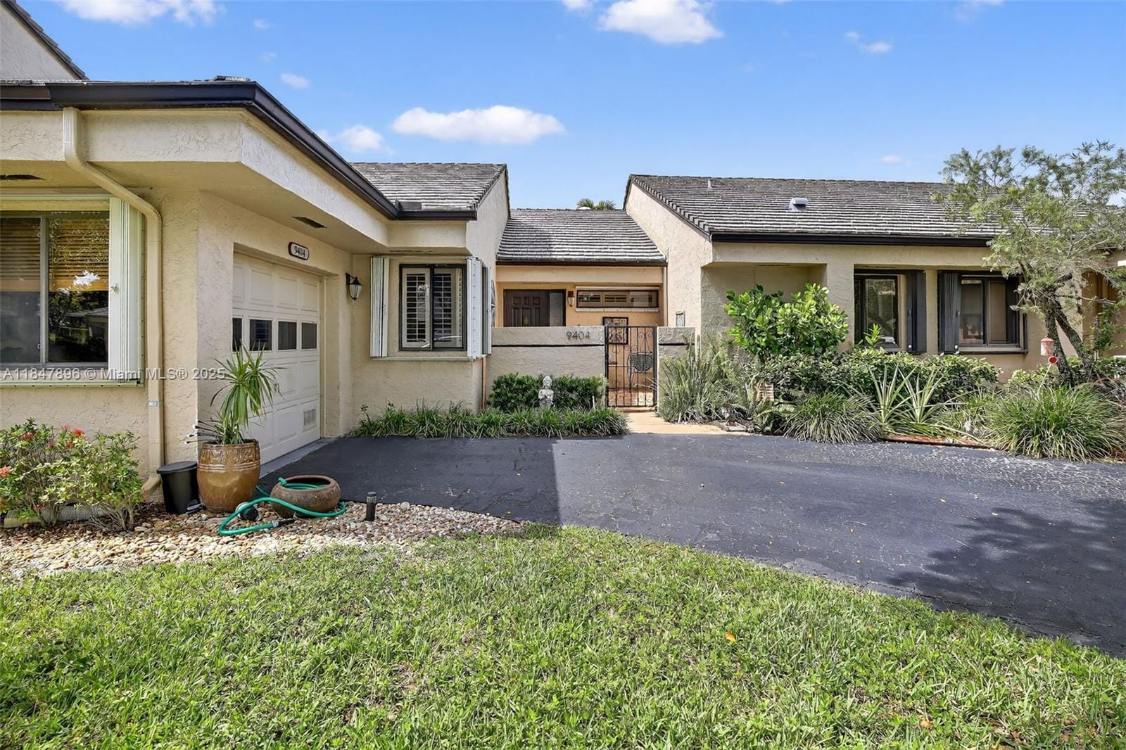 9404 N Chelsea N Drive, Plantation, FL 33324 photo 2