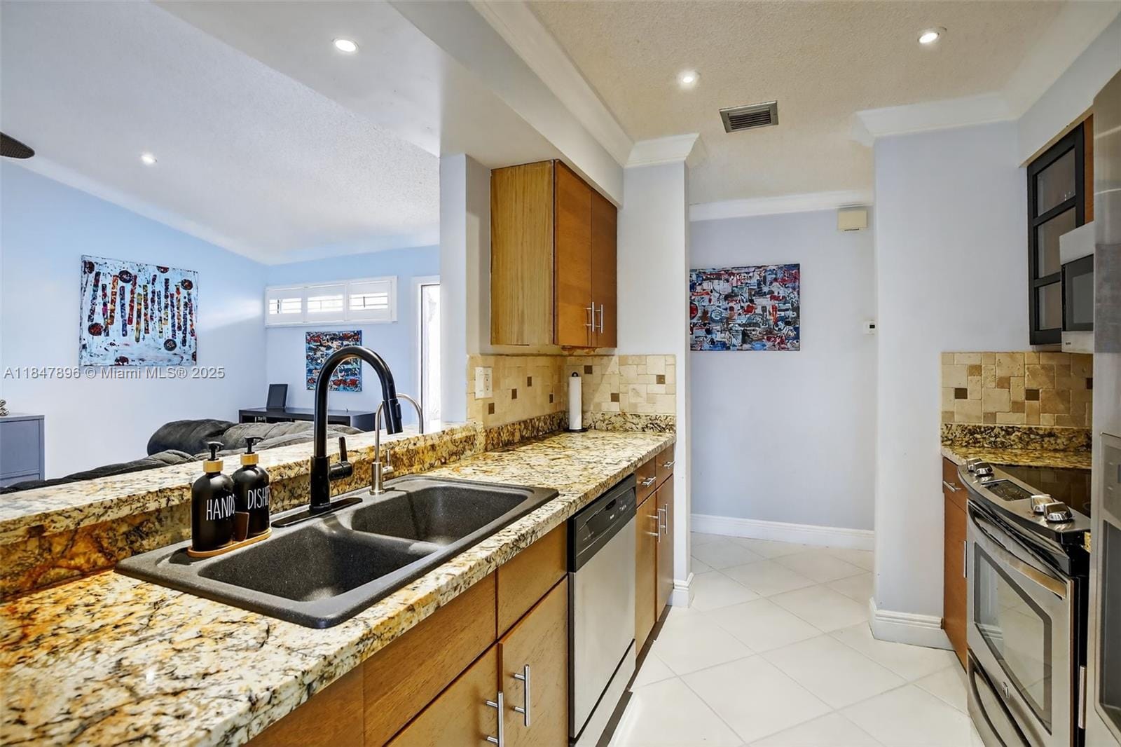 9404 N Chelsea N Drive, Plantation, FL 33324 photo 8