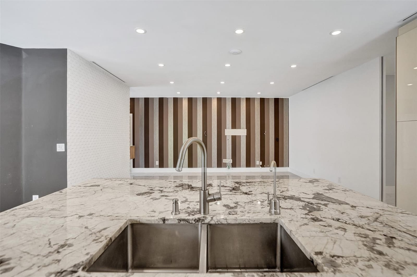 4053 NW 61st Terrace — photo 8
