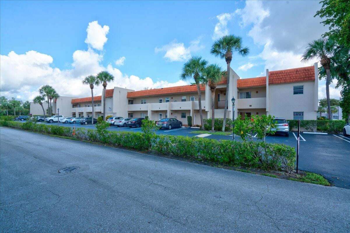 2901 Fiore Way 2040, Delray Beach, FL 33445 photo 2