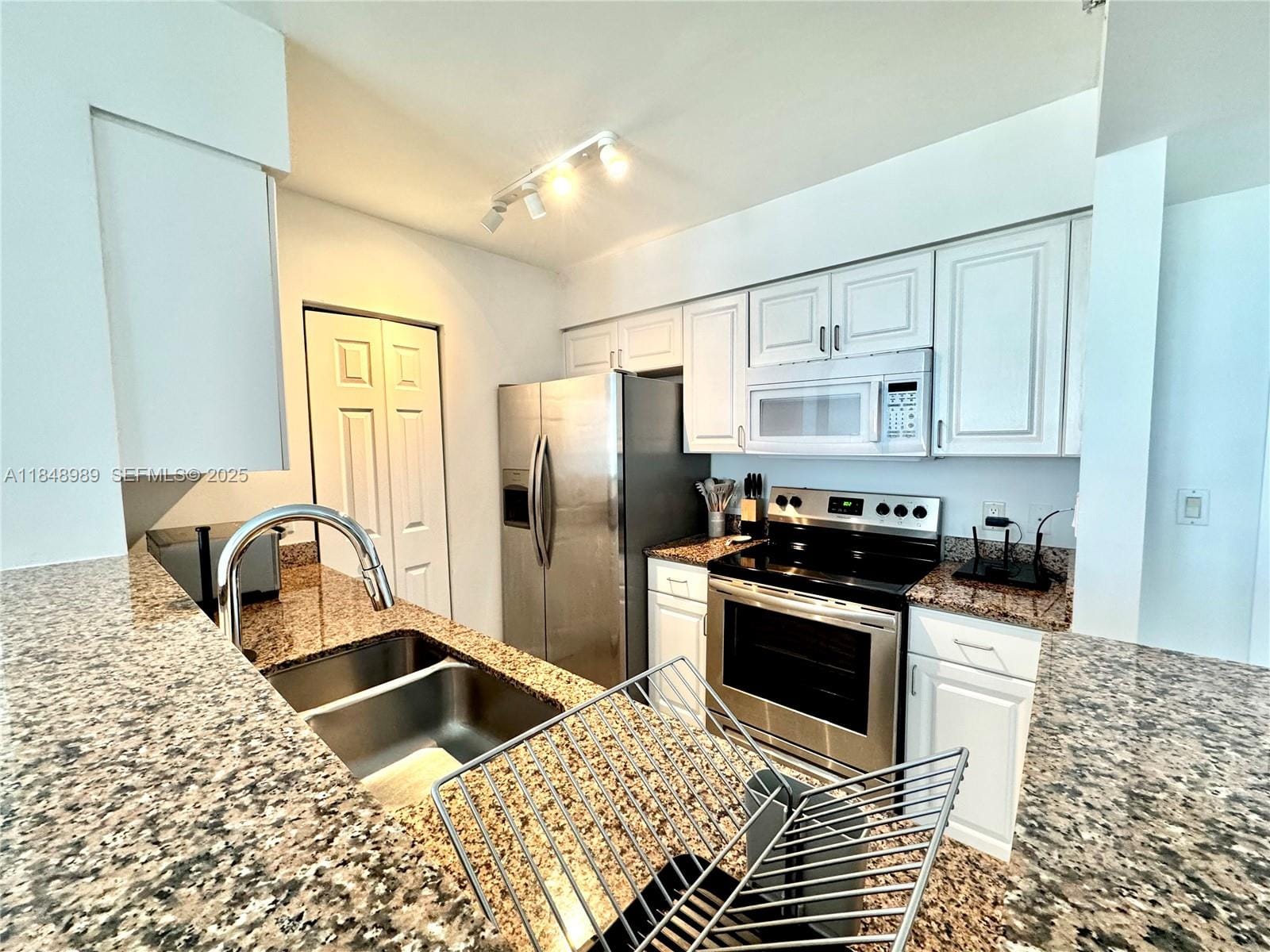 1155 Brickell Bay Drive 906 — photo 6