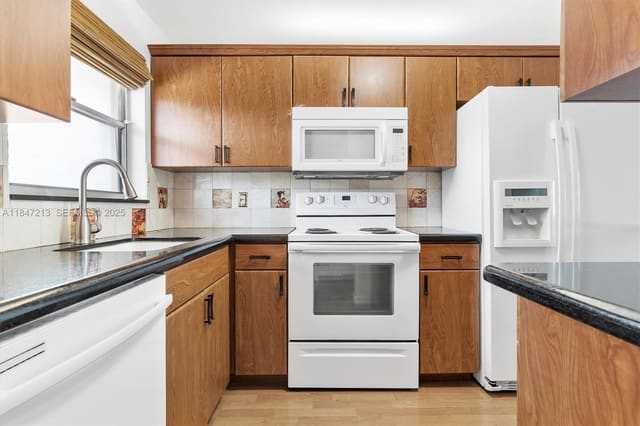 2800 W Sunrise Lakes Drive 202, sold in Sunrise Lakes 5 Condo, Sunrise, FL
