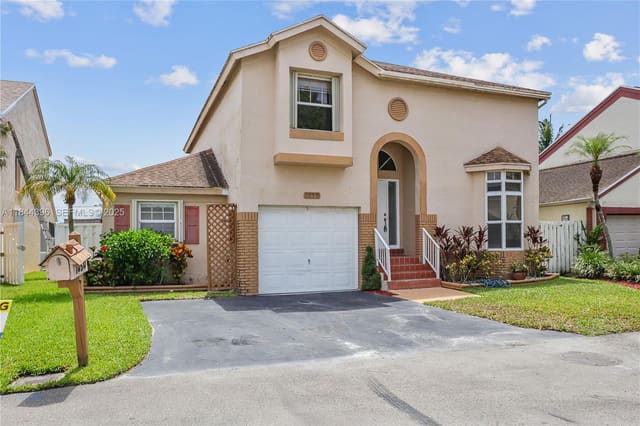 1050 SW 109th Terrace, sold in Scarborough Ii, Davie, FL