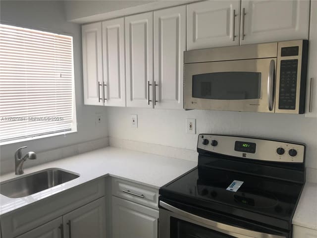 8463 NW 4th Court 8463, sold in Sunset Palm Villas, Miami, FL