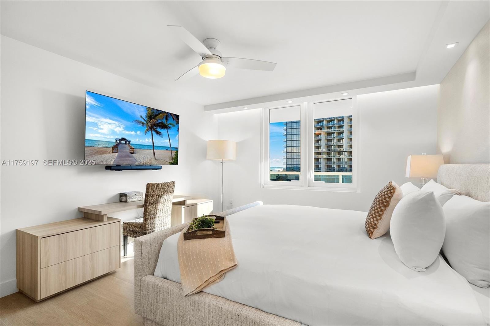 2301 Collins Avenue 6072B — photo 2