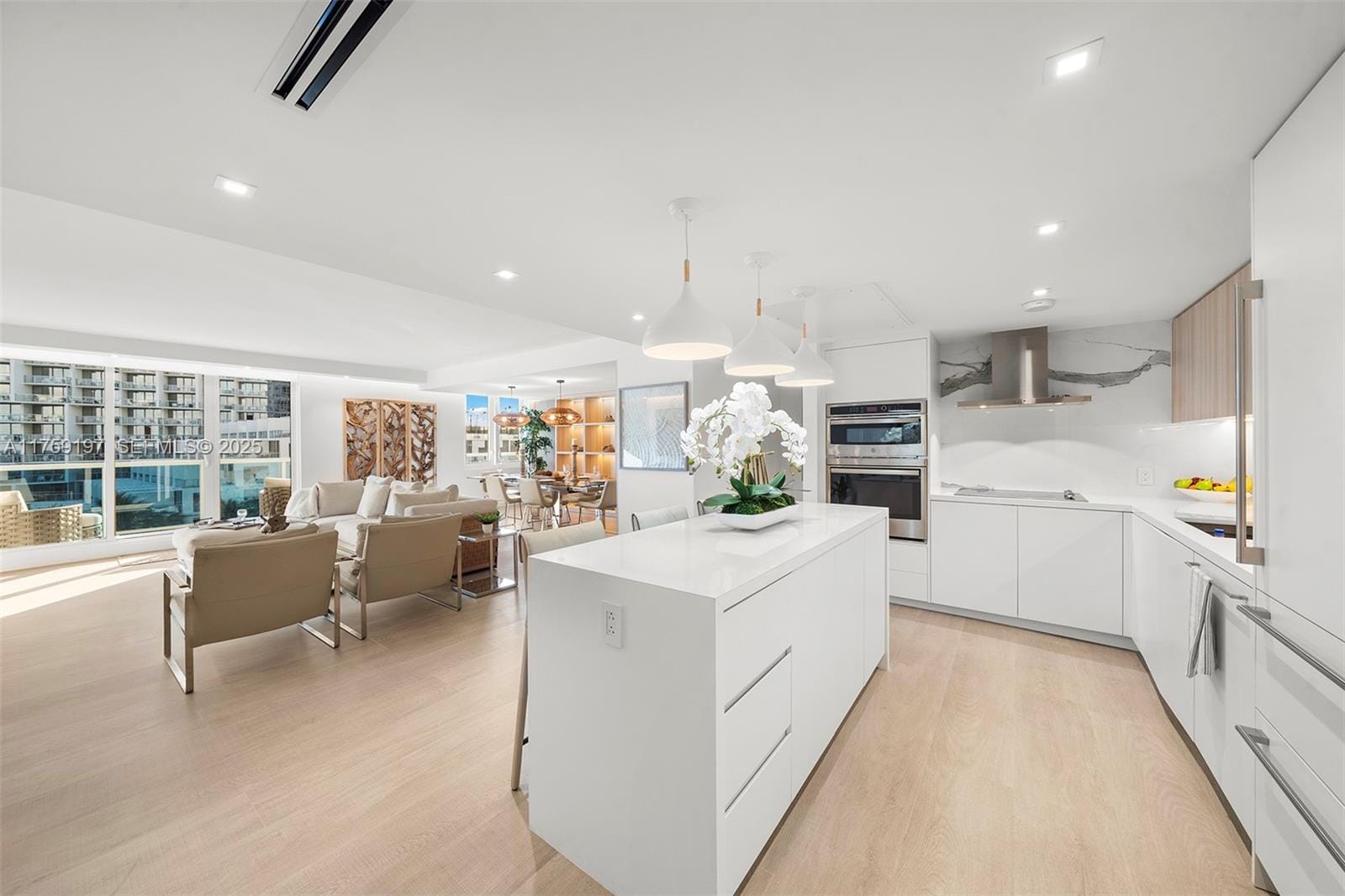 2301 Collins Avenue 6072B — photo 3