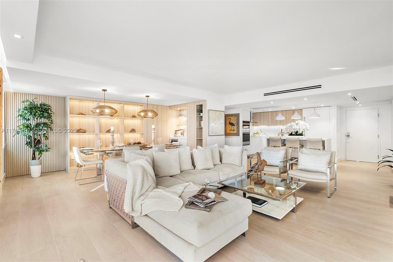 2301 Collins Avenue 6072B — photo 9
