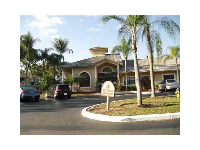 250 Palm Circle 306, Hollywood, FL 33025