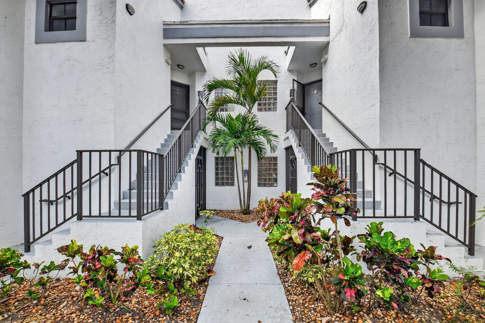 5475 Verona Drive F, Boynton Beach, FL 33437 photo 3