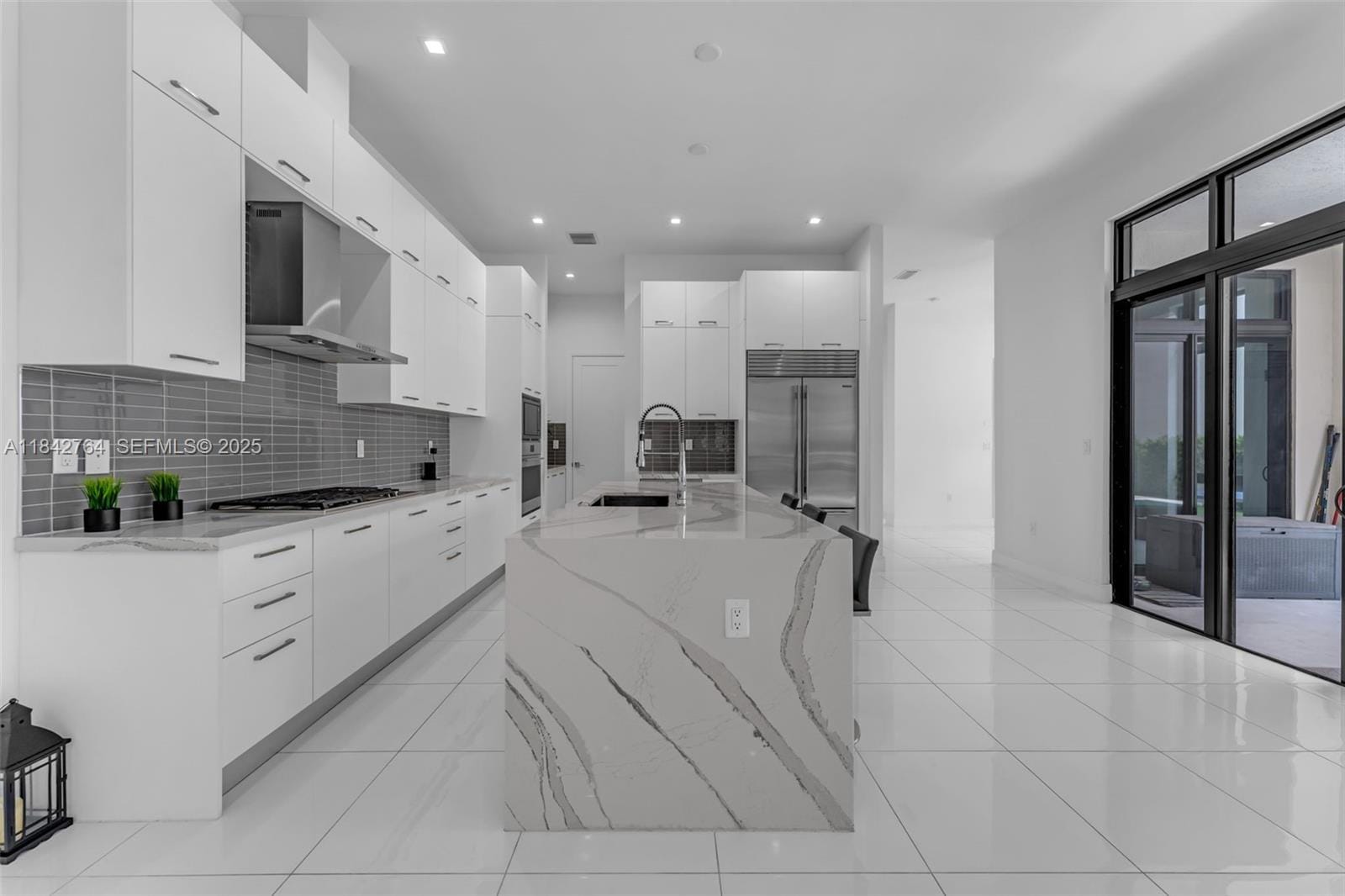 8109 NW 48th Terrace — photo 3