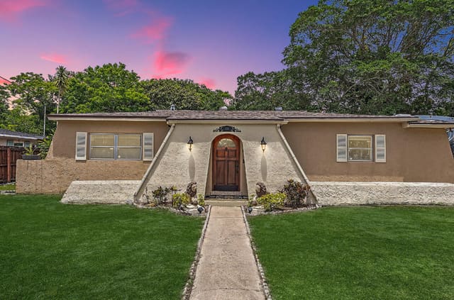 306 S Caloosahatchee Avenue, Jupiter, FL 33458