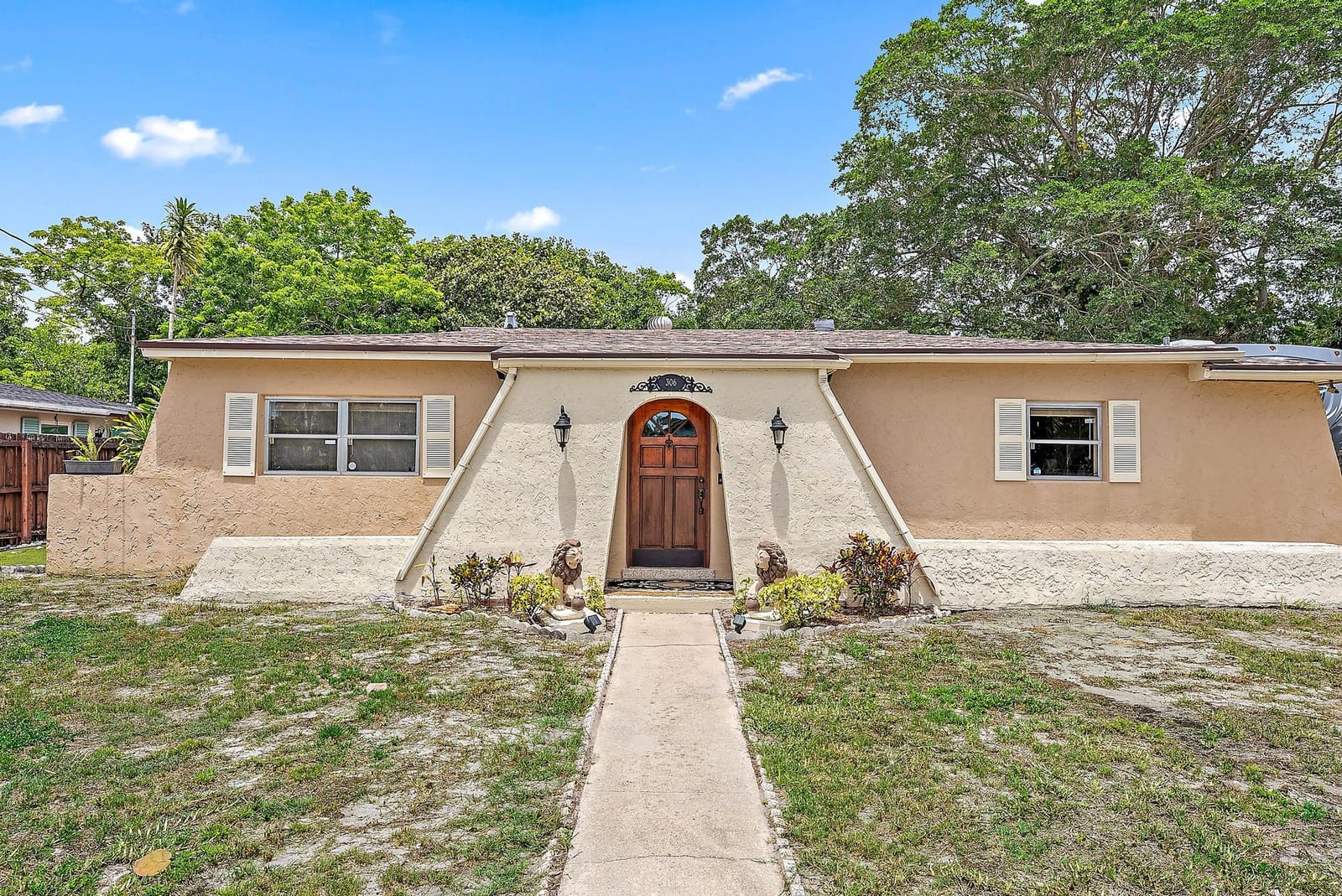 306 S Caloosahatchee Avenue — photo 2