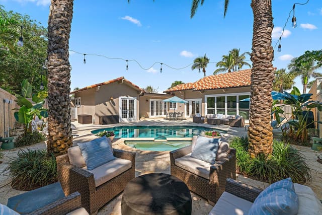 105 Rainbow Fish Circle, sold in Ocean Walk Place, Jupiter, FL