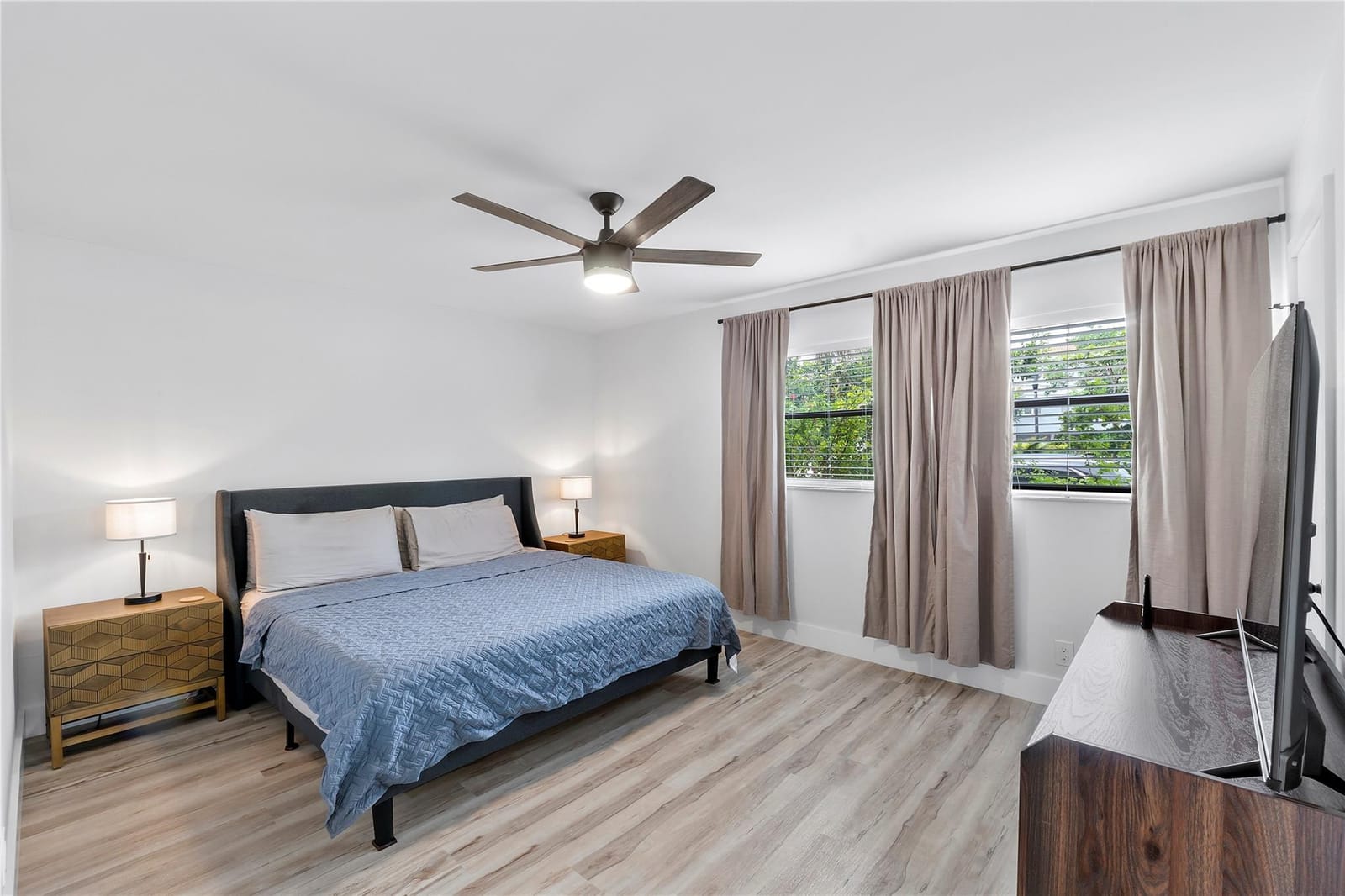 1826 N Dixie Highway 104 — photo 12