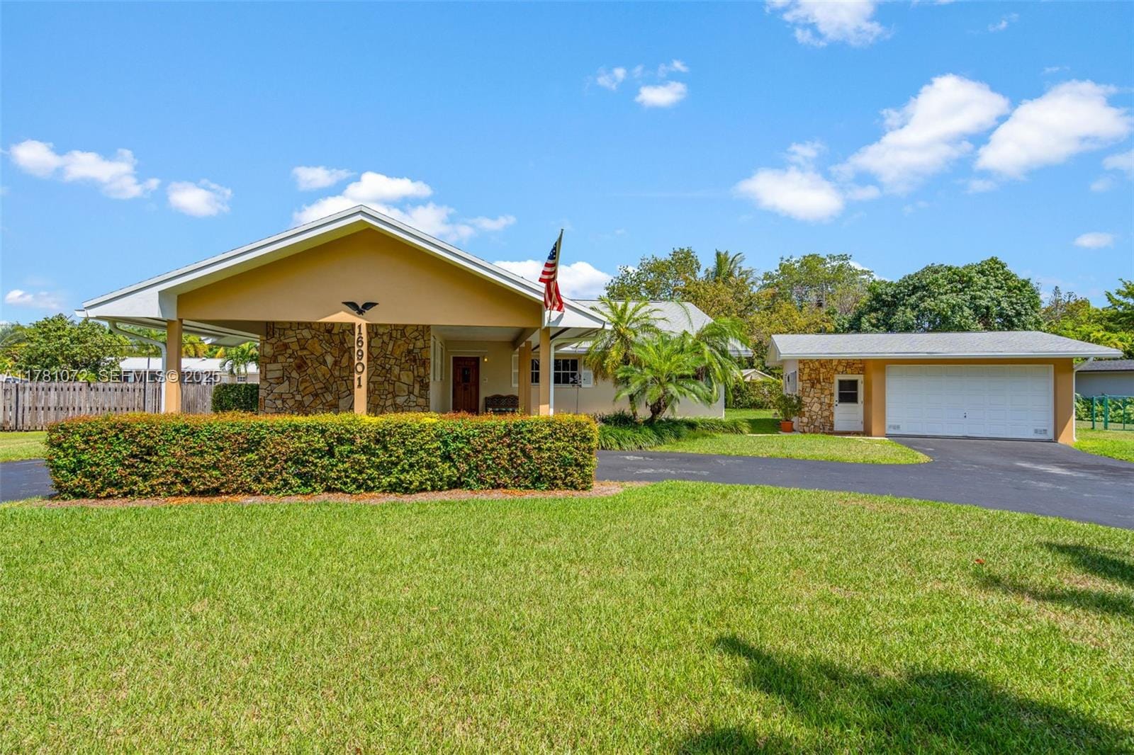 16901 SW 89th Avenue, Palmetto Bay, FL 33157