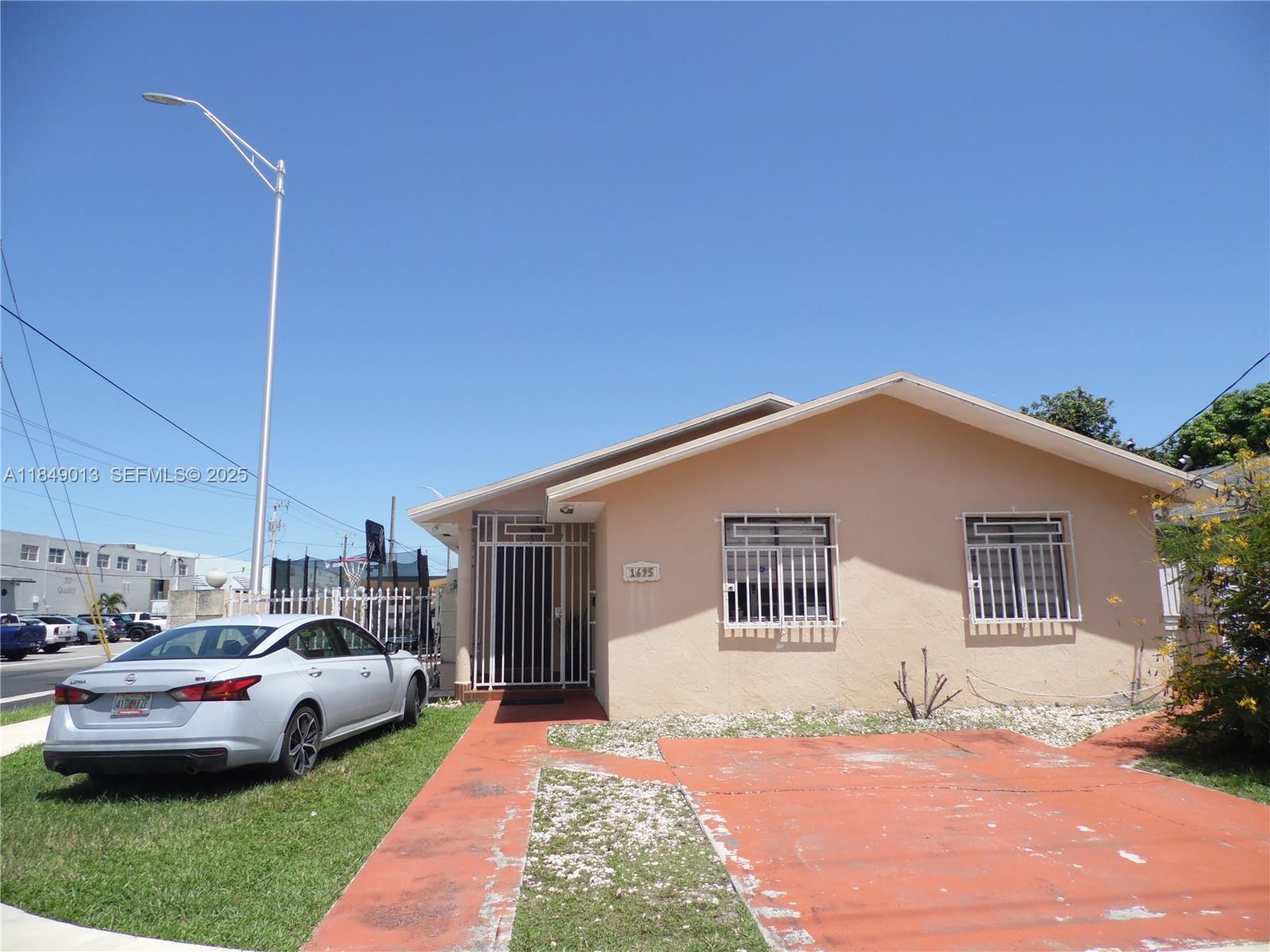 1695 W 6th Avenue, Hialeah, FL 33010, Hialeah