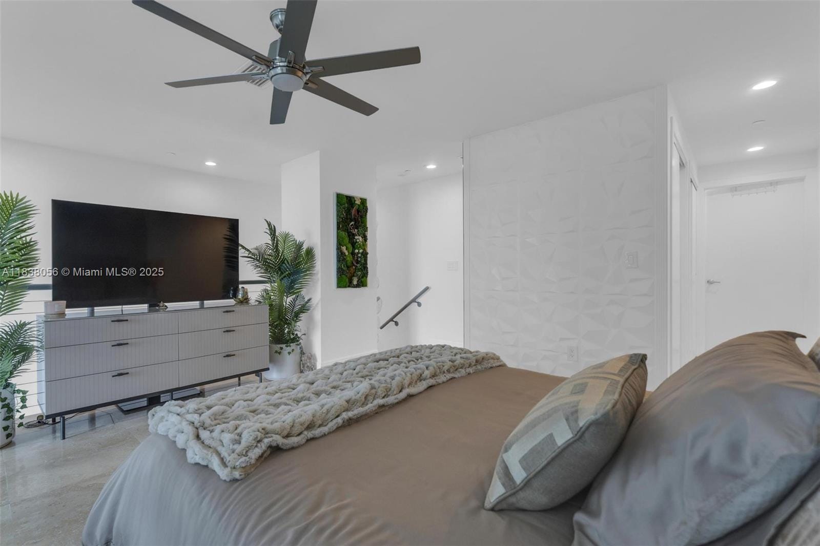 1050 Brickell Avenue 2416, Miami, FL 33131 photo 23