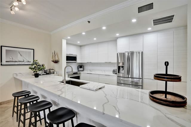 3700 Island Boulevard C206, Mediterranean Village, Aventura, FL
